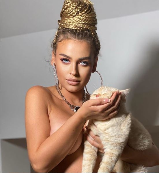Misha, într-un costum de baie decupat în zonele intime! Poza incitantă a fost publicată după ce a făcut un gest emoționant pentru fostul soț, Connect-R