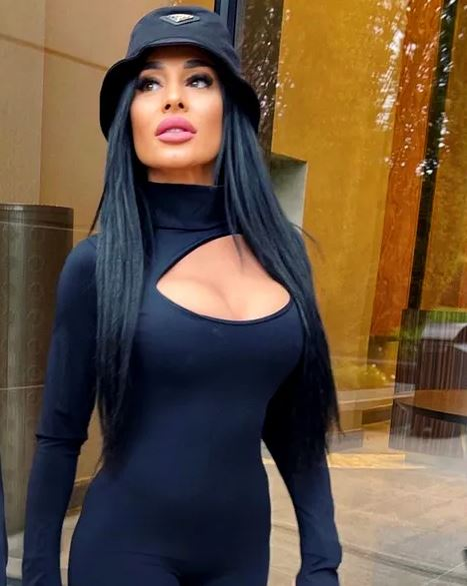 Mădălina, soția românului trecut pe la Inter și AC Milan, făcută praf după ce și-a deschis cont de OnlyFans! Sexy-bruneta se apără: “Nu este nimic greșit” | GALERIE FOTO