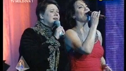 VIDEO SURPRINZATOR Lui Fuego ii plac "mamicile"! Irina Loghin, "tradata" cu mama unei cunoscute cantarete de la noi!