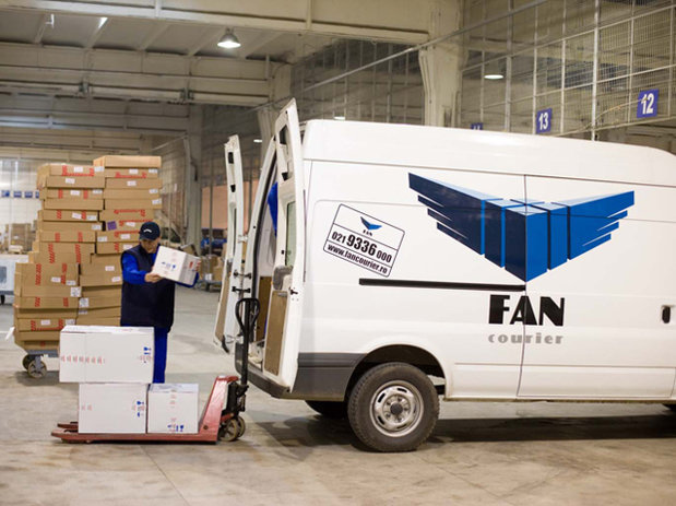 Scandal de pomină la FAN Courier! Acuzații rasiste, ”jucării pentru adulți” oferite cadouri și o economistă cu nervii întinși la maximum!