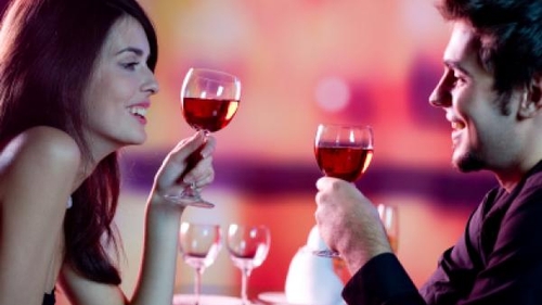 Vreţi să aveţi parte de o seara incendiară? Iată o listă cu cele mai frumoase 10 cântece de Valentine's Day!
