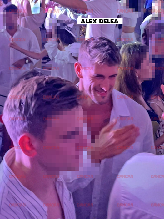 Alex Delea flirtează la greu în Loft