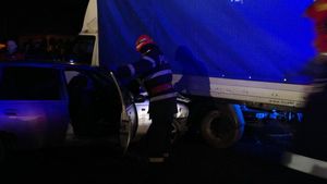 Accident cu șase victime în Argeș. Un autoturism s-a izbit de o autoutilitară