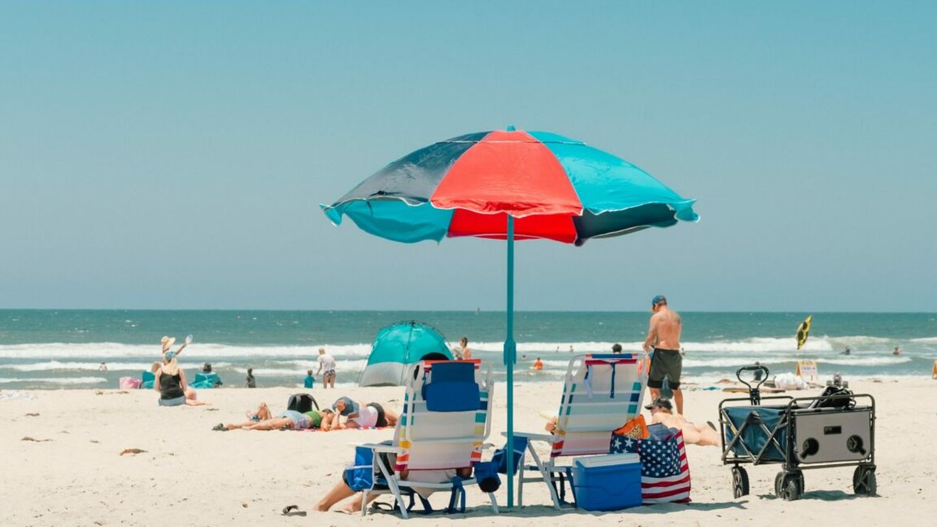 Suma exagerată pe care trebuie să o plătești în Mamaia ca să-ți pui prosopul pe plajă. E mai scump decât șezlongul