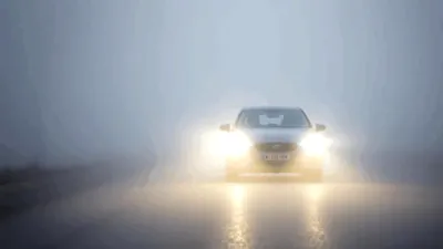 Infotrafic. Ceața îngreunează traficul auto, autoritățile spun că se poate forma ghețuș