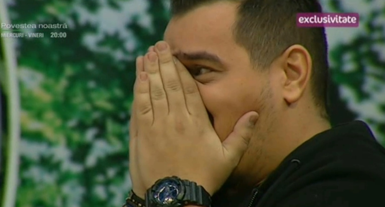 Bursucu’ a împlinit astăzi 32 de ani. Iubita lui și cele două fetițe au venit în platoul emisiunii ”Teo Show”
