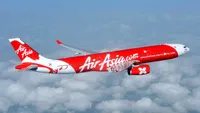 Descoperire înfiorătoare la bordul unui avion AirAsia! Un nou-născut a fost găsit mort în toaletă cu hârtie igienică în gură