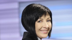 Imagini de senzatie cu Neti Sandu! Sobrietatea intruchipata la TV, super sexy in minijup si costum de baie