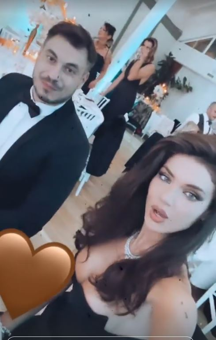Daiana Anghel s-a căsătorit religios cu Sorin Gonțea! Fosta prezentatoare a strălucit în rochia de mireasă care a avut o croială sexy și provocatoare | FOTO