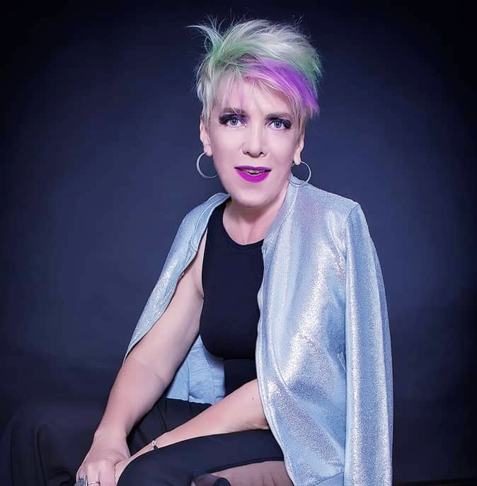 Acesta e părul ei sau poartă peruci?! Silvia Dumitrescu a deslușit misterul ultimilor 30 de ani din muzica românească