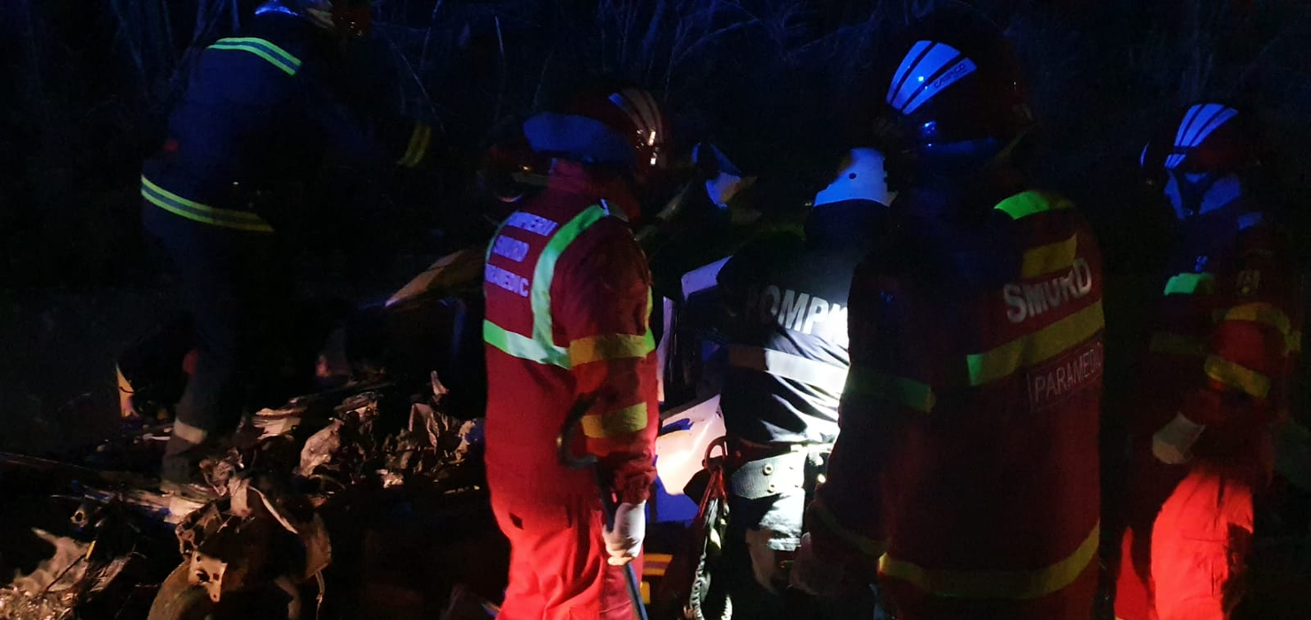 Carnagiu în Olt. 4 persoane și-au pierdut viața în urma impactului violent