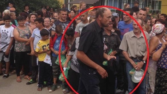 Tatăl Denisei Răducu a mers la mormântul ei, iar o fană i-a scris o scrisoare de Crăciun! Rândurile scrise au devenit virale: "Pentru a-mi mângâia inima înfometată de nesfârşita dragoste ce ţi-o port"