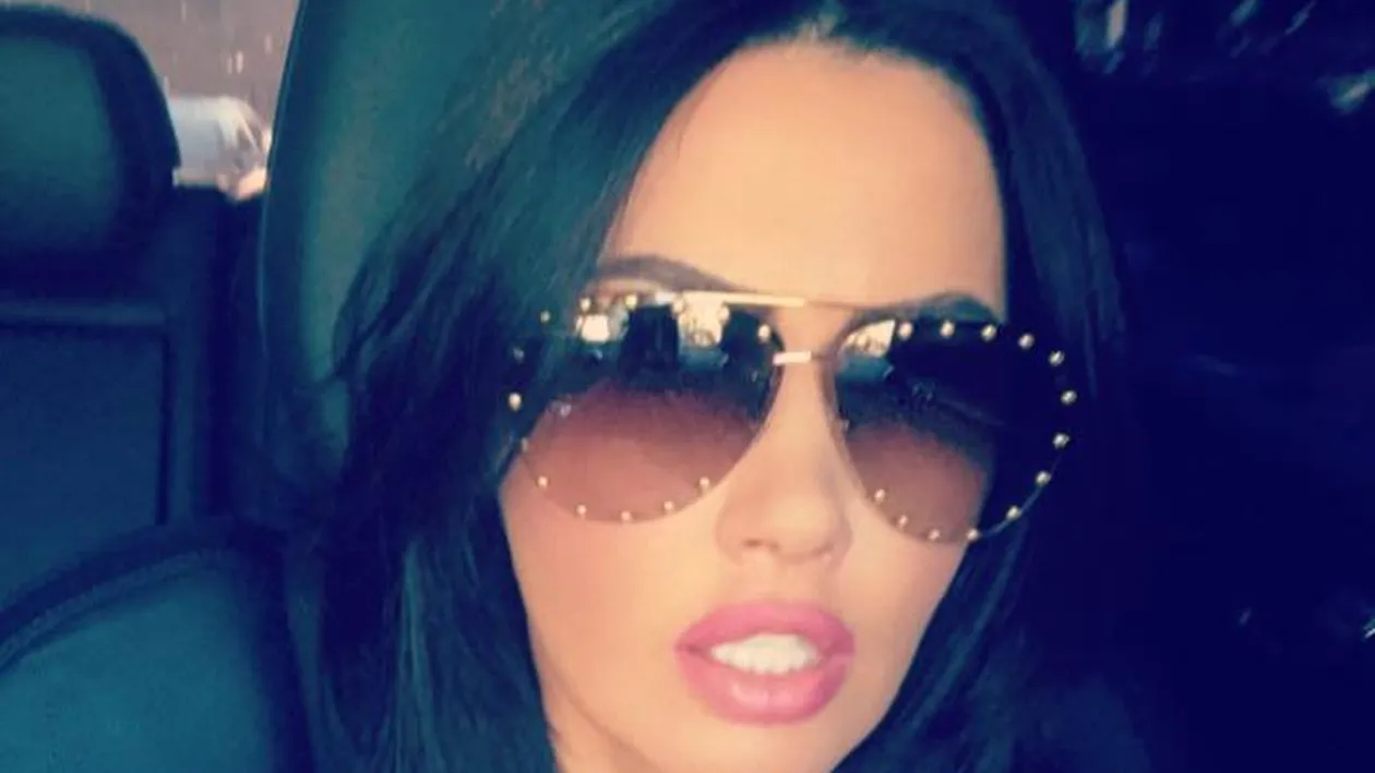 Oana Zăvoranu e foc şi pară pe ”bloggeriţe”. ”Nişte triste....”