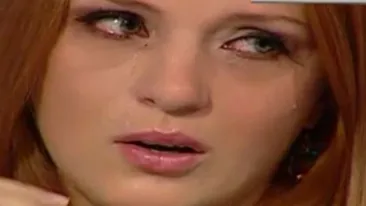 Decizie-soc a unei blonde celebre de la noi: ii cere tatalui copilului sa renunte la custodie si sa-si retraga numele de familie