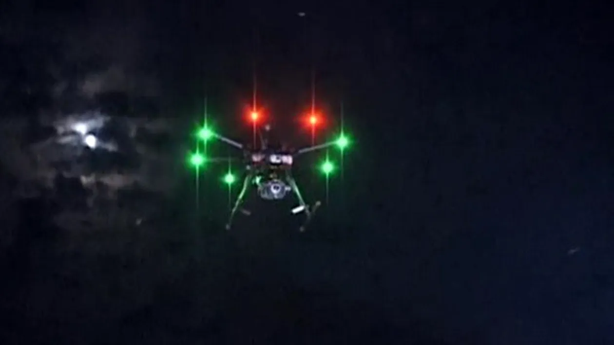 Apariții “extraterestre” în Vaslui. Localnicii susțin că sunt supravegheați cu drone! “Apar pe cer pe la ora 22 și...” Reacția Poliției