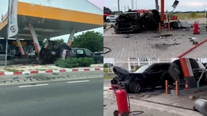 Accident grav în Dolj! Două mașini s-au izbit și au fost proiectate într-o stație de carburanți