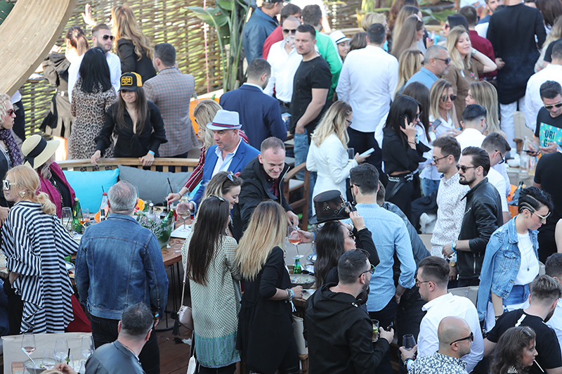 Nuba Beach Club, cel mai select local de pe litoral, unde se distrează toată lumea bună