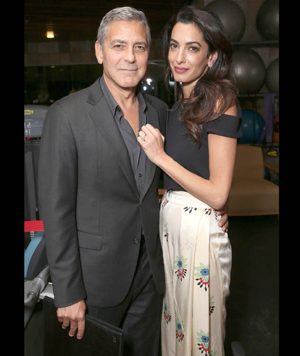 Imagini în premieră cu gemenii lui GEORGE şi AMAL CLOONEY! Micuţii au fost fotografiaţi la o lună de când au venit pe lume