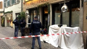 Un hoţ român a murit în Italia, după ce a căzut de pe un acoperiş!