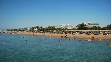 Situația ireală trăită de o familie de români în vacanța din Belek, Turcia. Ce a pățit fiica lor de 5 ani: „Dacă nu aveam în cont 1.200 de euro, nici nu se apropia de ea!”