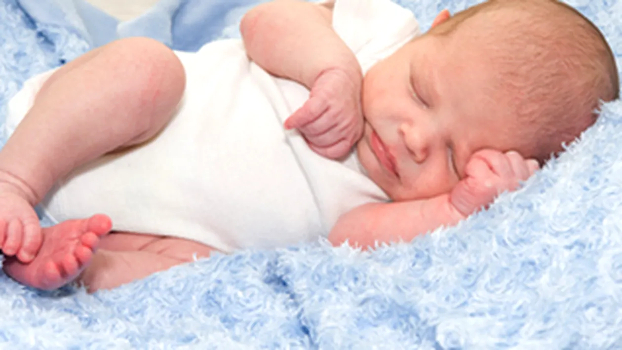 Bebelusul care a fost gasit in stare grava la o ghena de gunoi din Mioveni a murit la spital