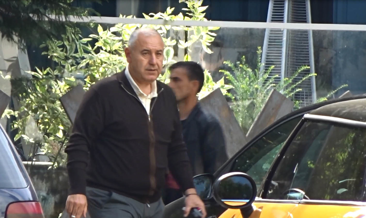 Dorin Cocoş pleacă singur de la restaurant