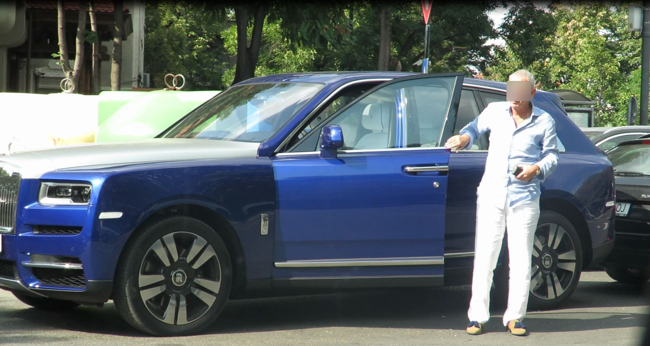 ”Milionarul singuratic” a întors, din nou, privirile pe străzile Capitalei, cu superbul SUV Rolls Royce