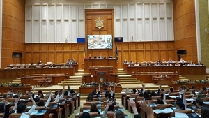 Parlamentul a votat creșterea pensiilor cu 40%. PNL anunță că va ataca legea la CCR. Propunerea PSD a trecut cu votul UDMR