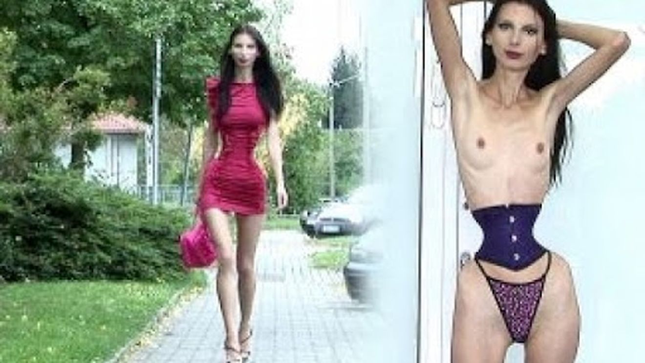 "Romanca-viespe", preferata publicitarilor nemti! Uite cum arata in cataloagele la lenjerie intima!