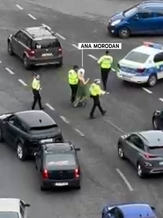 Ana Morodan, dusă de polițiști în mașină/ Foto: captură TikTok