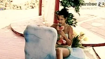 Imagini de colectie! Uite-i pe bunicii lui Razvan si Dani la Neatza! Horia Brenciu era prezentator si Nicoleta Luciu iti spunea cum e vremea!