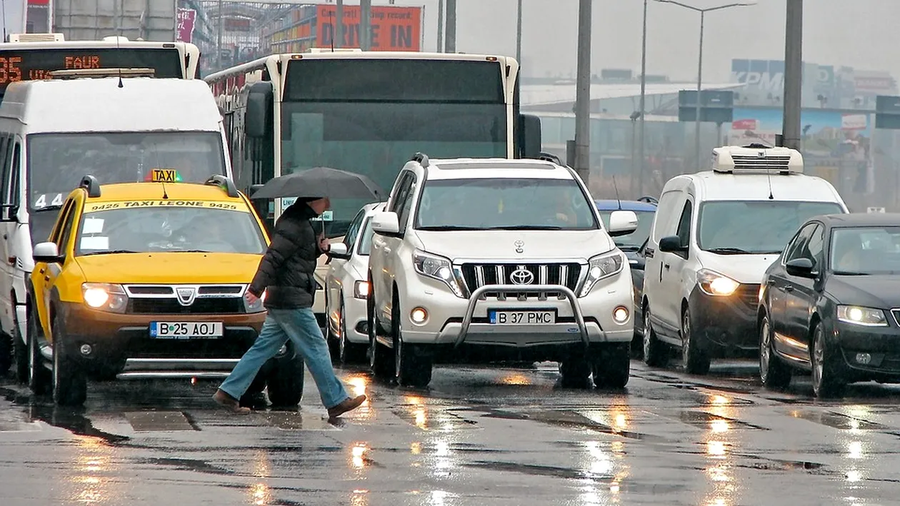 Atenție șoferi! Mașinile zgomotoase nu vor mai avea voie să circule noaptea în București