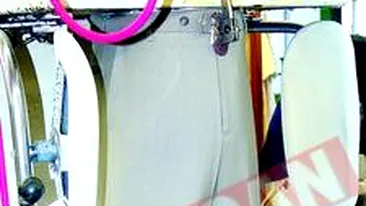 Cere 54 de milioane de dolari pentru o pereche de pantaloni