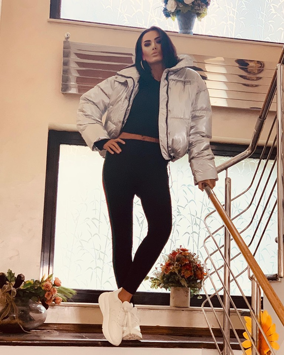 Oana Zăvoranu, prima poză cu bebelușul în brațe! Vedeta a ținut să să afle chiar de la ea: “Primul si cel mai dulce…”