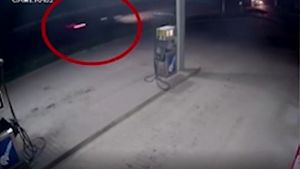 FOTO / Carnagiul din Suceava, FILMAT de o cameră de supraveghere. Avem filmul ultimelor clipe din viaţa celor cinci tineri care au pierit în maşina morţii