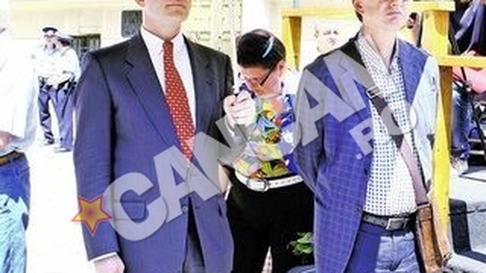 Aparare mai putin ortodoxa impotriva razelor ucigatoare! Patapievici, un intelectual protejat de umbrela "Domnului"