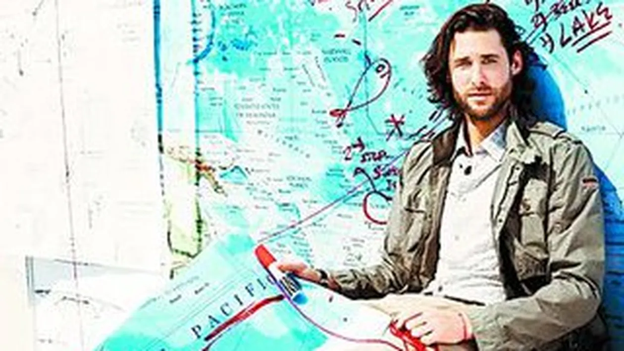 A traversat Pacificul intr-un catamaran din sticle de plastic