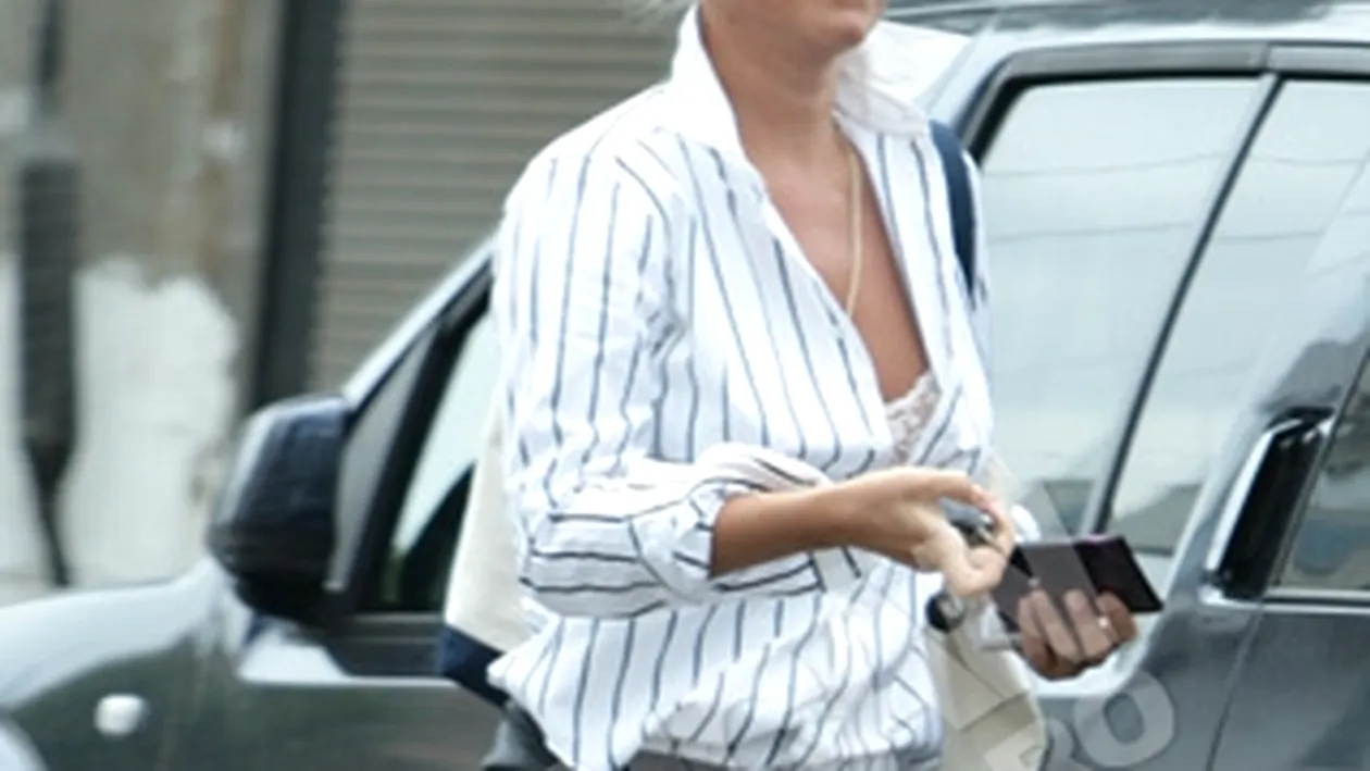 Vica lui Piturca vine in platou la CANCAN TV! Luni de la 22.30 pe Kanal D vorbeste pentru prima data despre relatia cu selectionerul si copilul pe care il au impreuna.