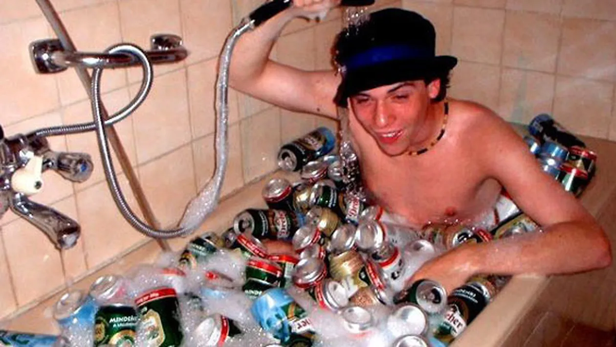 A mers in club cu prietenii si s-a trezit a doua zi intr-o toaleta, IN ALTA TARA! Cum a fost posibil asa ceva