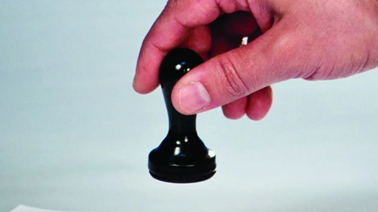 E musculos si femeile ii cad la picioare! Vezi cine este personajul cheie din campania electorala! Imagini INCREDIBILE!