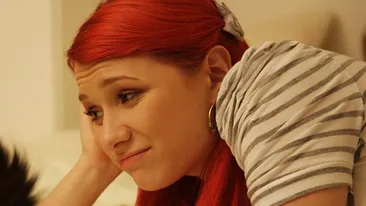 Alina Chinie, veverita roscata de la Red Blonde, indragostita pana peste cap! A fost pozata in timp ce face asta cu iubitul ei