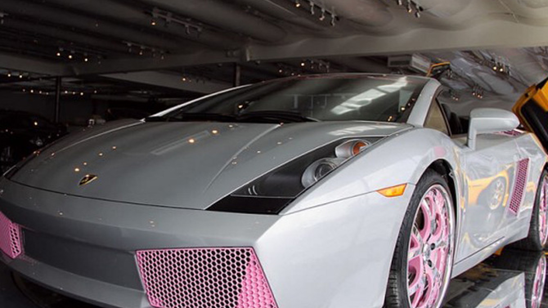 De vanzare Lamborghini roz
