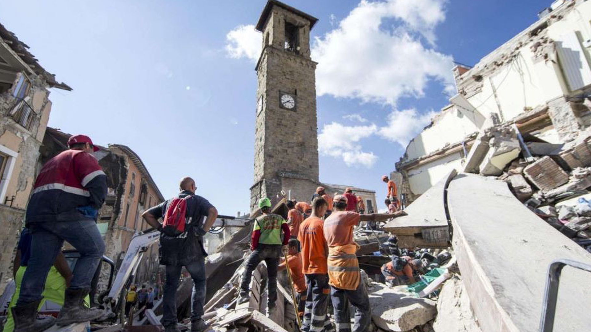 Un cutremur cu magnitudinea de 6,7 a lovit centrul Italiei!