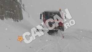 O avalansa a avut loc in Mehedinti, pe DN6! 15 masini sunt blocate de zapada!
