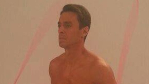 Carmen Bruma, senzationala intr-un costum de baie! Mircea Badea, la bustul gol! Au innebunit pe toata lumea cu aparitiile astea