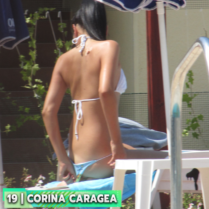 Top 30 sexy-vedete în genunchi la plajă. Pe ce locuri se clasează Emily Burghelea, Florentina Raiciu, Delia și Andreea Bănică