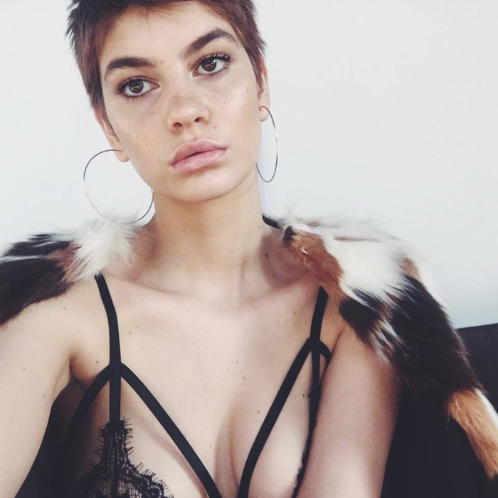 Uite cum arată acum LAURA GIURCANU, la cinci luni după ce s-a tuns foarte scurt!