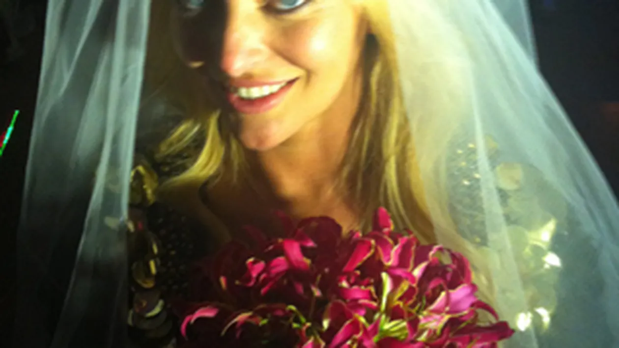 Delia Matache s-a casatorit?! Uite-o cu voal de mireasa!