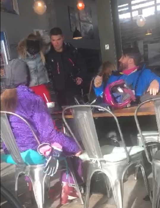 Laura Dincă, iubita fostului deputat Cristi Boureanu, s-a accidentat grav pe pârtie