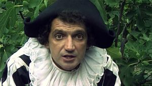 Îl mai știi pe celebrul Arlechino din anii '90? Cum arată acum Mihai Gruia Sandu și din ce își câștigă existența